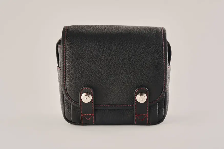 Leica 라이카 Q3 Bag Cow-Hide black ／ Lining&stitching red