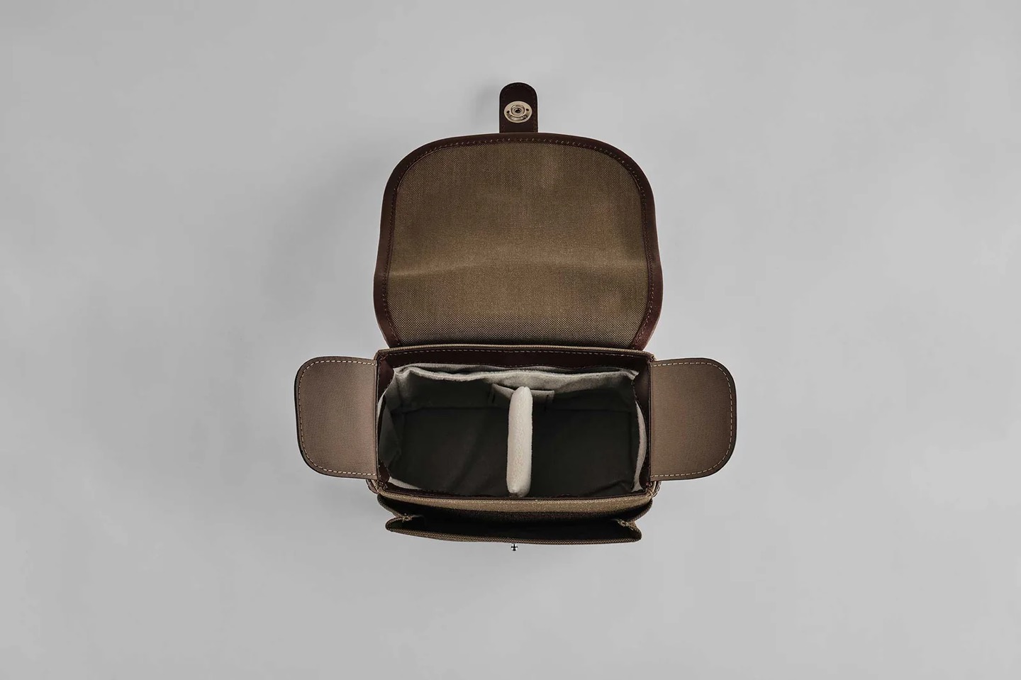 Leica 라이카 Oberwerth Bayreuth olive / dark brown
