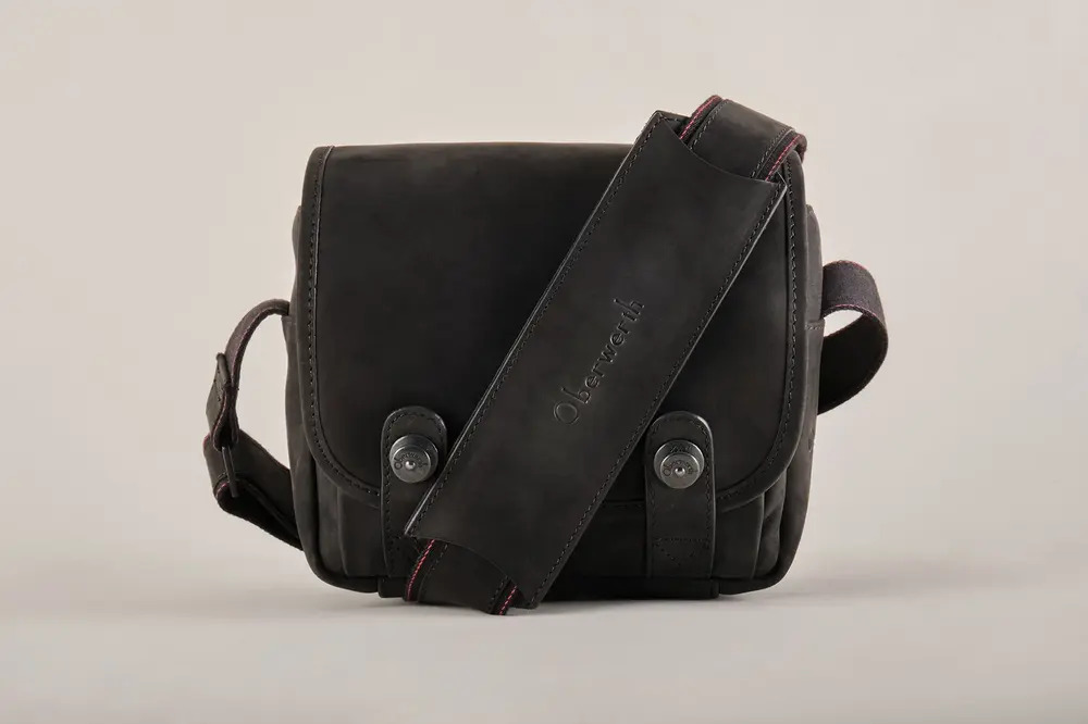 Leica 라이카 Q3 Bag Cow-Hide black / Lining red