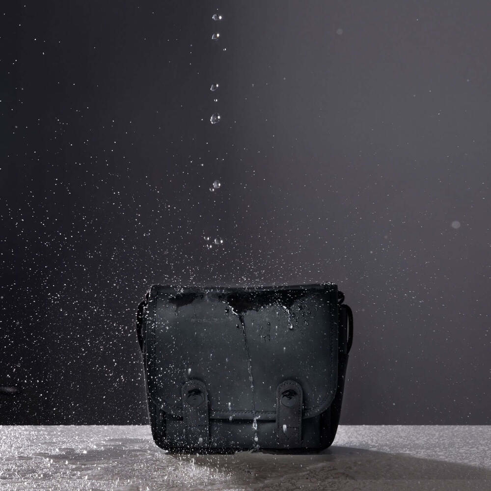 Leica 라이카 Q3 Bag Cow-Hide black / Lining red