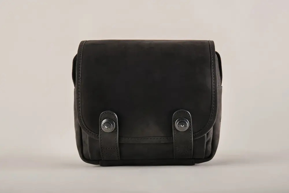 Leica 라이카 Q3 Bag Cow-Hide black / Lining red