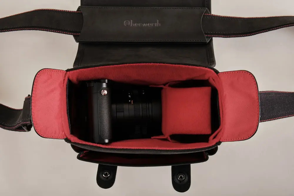Leica 라이카 Q3 Bag Cow-Hide black / Lining red